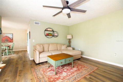 Townhouse in Seminole, Florida 2 bedrooms, 145.3 sq.m. № 1552844 - photo 15