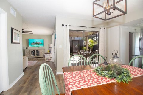 Townhouse in Seminole, Florida 2 bedrooms, 145.3 sq.m. № 1552844 - photo 13