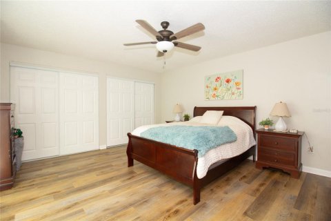 Townhouse in Seminole, Florida 2 bedrooms, 145.3 sq.m. № 1552844 - photo 20