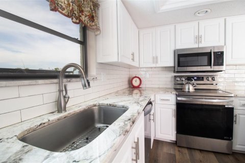 Townhouse in Seminole, Florida 2 bedrooms, 145.3 sq.m. № 1552844 - photo 10