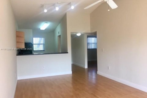 Снять в аренду кондоминиум в Санрайз, Флорида 2 спальни, 91.6м2, № 1969536 - фото 4