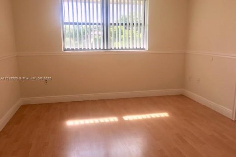 Снять в аренду кондоминиум в Санрайз, Флорида 2 спальни, 91.6м2, № 1969536 - фото 6