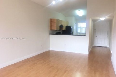 Снять в аренду кондоминиум в Санрайз, Флорида 2 спальни, 91.6м2, № 1969536 - фото 5