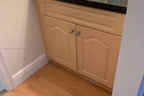 Снять в аренду кондоминиум в Санрайз, Флорида 2 спальни, 91.6м2, № 1969536 - фото 16