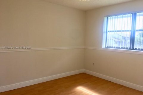 Снять в аренду кондоминиум в Санрайз, Флорида 2 спальни, 91.6м2, № 1969536 - фото 12