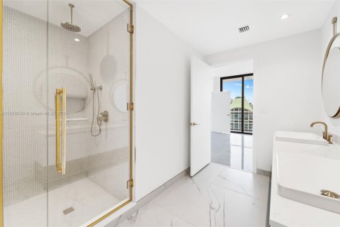 Condo in Miami, Florida, 2 bedrooms  № 1862201 - photo 10