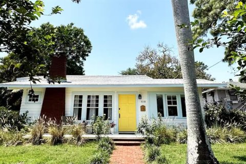 House in Bradenton, Florida 3 bedrooms, 135.27 sq.m. № 2352307