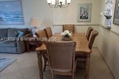 Condominio en alquiler en Hallandale Beach, Florida, 1 dormitorio, 68 m2 № 1954495 - foto 11