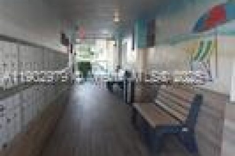 Condominio en alquiler en Hallandale Beach, Florida, 1 dormitorio, 68 m2 № 1954495 - foto 19