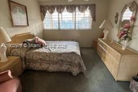 Condominio en alquiler en Hallandale Beach, Florida, 1 dormitorio, 68 m2 № 1954495 - foto 10