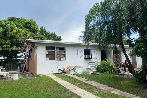 House in Miami, Florida 3 bedrooms, 121.33 sq.m. № 1931136 - photo 3