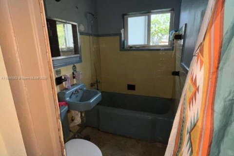 House in Miami, Florida 3 bedrooms, 121.33 sq.m. № 1931136 - photo 9