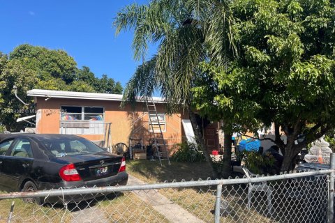 House in Miami, Florida 3 bedrooms, 121.33 sq.m. № 1931136 - photo 2