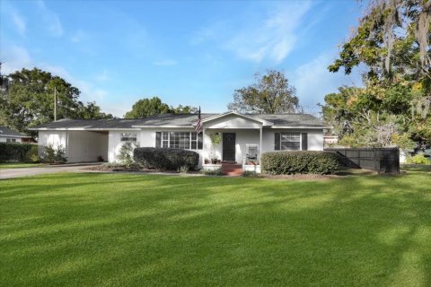 House in Ocala, Florida 3 bedrooms, 123.19 sq.m. № 2228428
