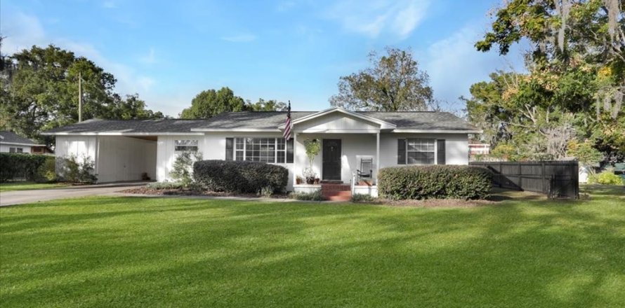 House in Ocala, Florida 3 bedrooms, 123.19 sq.m. № 2228428