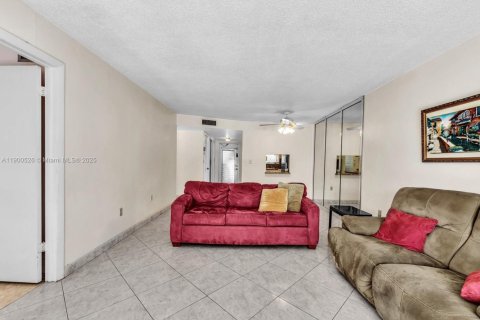 Condominio en venta en Sunrise, Florida, 2 dormitorios, 78.97 m2 № 1955563 - foto 17