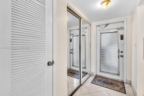 Condominio en venta en Sunrise, Florida, 2 dormitorios, 78.97 m2 № 1955563 - foto 3