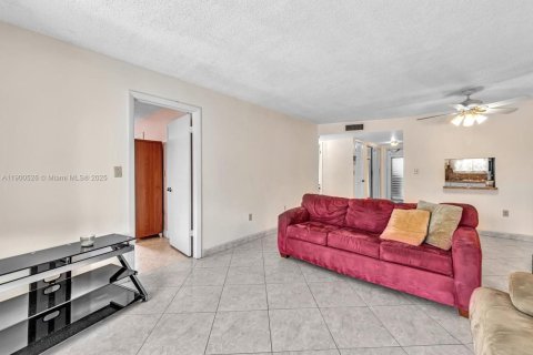 Condominio en venta en Sunrise, Florida, 2 dormitorios, 78.97 m2 № 1955563 - foto 15