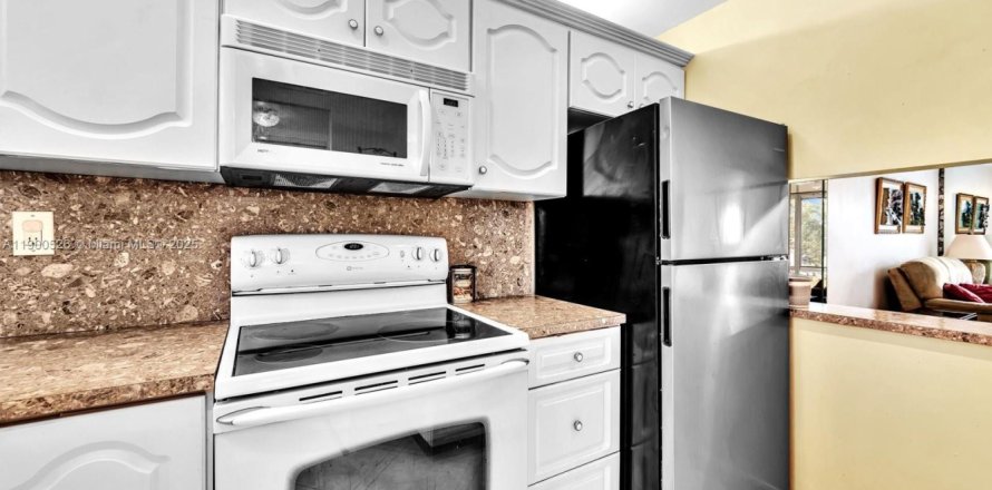 Condominio en Sunrise, Florida, 2 dormitorios  № 1955563