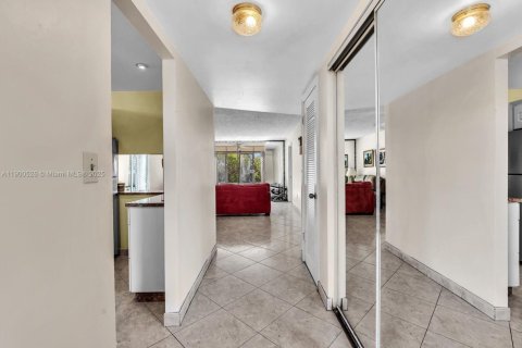 Condominio en venta en Sunrise, Florida, 2 dormitorios, 78.97 m2 № 1955563 - foto 2