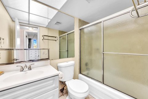 Condominio en venta en Sunrise, Florida, 2 dormitorios, 78.97 m2 № 1955563 - foto 25