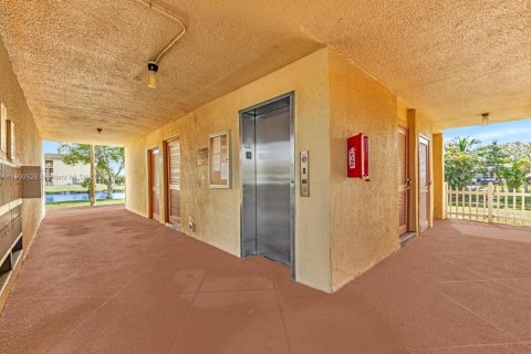 Condominio en venta en Sunrise, Florida, 2 dormitorios, 78.97 m2 № 1955563 - foto 29