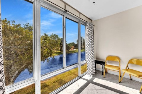 Condominio en venta en Sunrise, Florida, 2 dormitorios, 78.97 m2 № 1955563 - foto 18