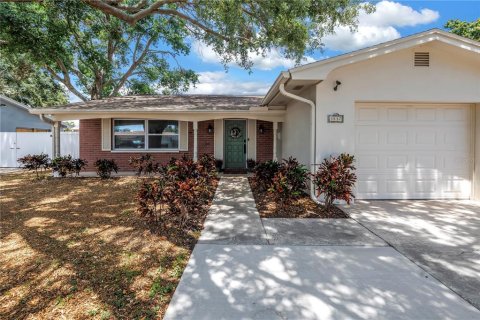 Casa en venta en Saint Petersburg, Florida, 2 dormitorios, 149.2 m2 № 1662039 - foto 2