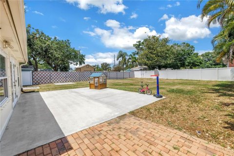 Casa en venta en Saint Petersburg, Florida, 2 dormitorios, 149.2 m2 № 1662039 - foto 25
