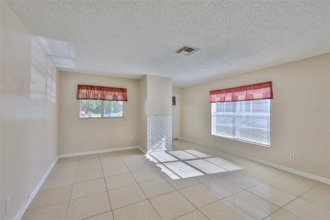 Apartamento en alquiler en Seffner, Florida, 2 dormitorios, 93.18 m2 № 1908374 - foto 4
