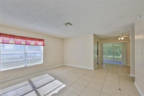Apartamento en alquiler en Seffner, Florida, 2 dormitorios, 93.18 m2 № 1908374 - foto 5