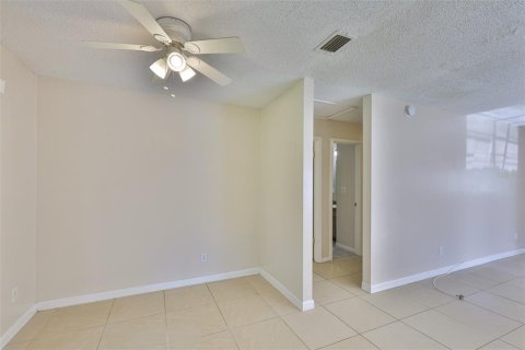Apartamento en alquiler en Seffner, Florida, 2 dormitorios, 93.18 m2 № 1908374 - foto 12
