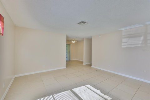 Apartamento en alquiler en Seffner, Florida, 2 dormitorios, 93.18 m2 № 1908374 - foto 6