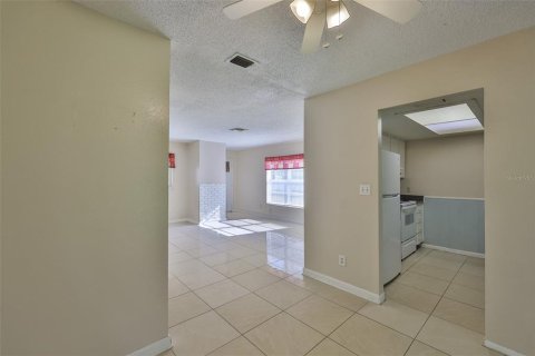 Apartamento en alquiler en Seffner, Florida, 2 dormitorios, 93.18 m2 № 1908374 - foto 8
