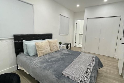 House in Miami, Florida 3 bedrooms, 103.49 sq.m. № 1983450 - photo 10