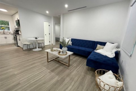 House in Miami, Florida 3 bedrooms, 103.49 sq.m. № 1983450 - photo 7