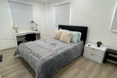 House in Miami, Florida 3 bedrooms, 103.49 sq.m. № 1983450 - photo 3