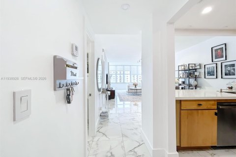 Copropriété à vendre à Hallandale Beach, Floride: 1 chambre, 81.94 m2 № 2088586 - photo 2