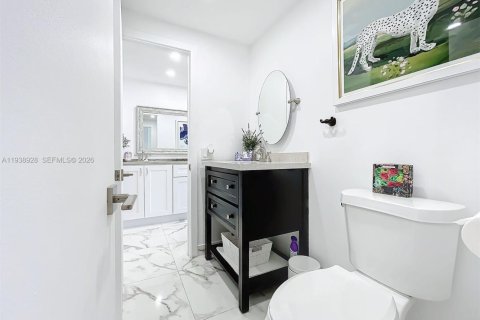 Copropriété à vendre à Hallandale Beach, Floride: 1 chambre, 81.94 m2 № 2088586 - photo 12