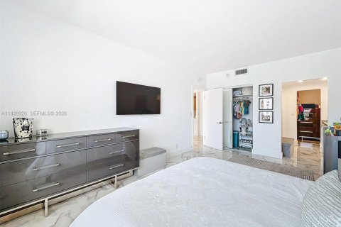 Copropriété à vendre à Hallandale Beach, Floride: 1 chambre, 81.94 m2 № 2088586 - photo 10