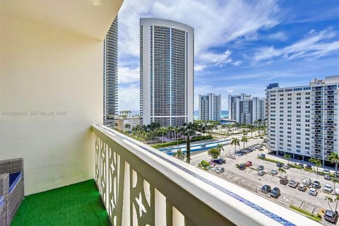 Copropriété à vendre à Hallandale Beach, Floride: 1 chambre, 81.94 m2 № 2088586 - photo 14