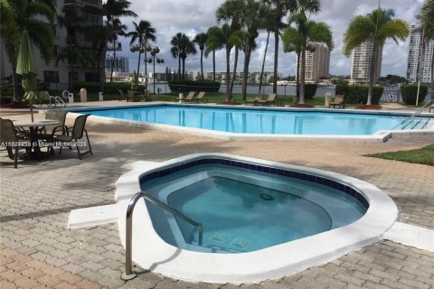 Condo in Aventura, Florida, 1 bedroom № 1924038 - photo 18