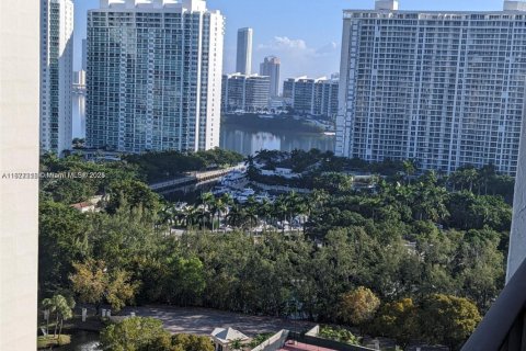 Condo in Aventura, Florida, 1 bedroom № 1924038 - photo 20