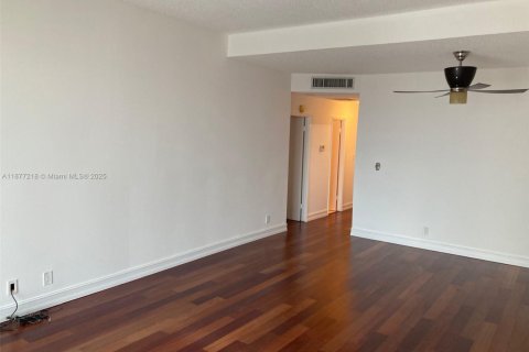 Condo in Aventura, Florida, 1 bedroom № 1924038 - photo 2