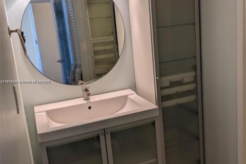 Condo in Aventura, Florida, 1 bedroom № 1924038 - photo 11