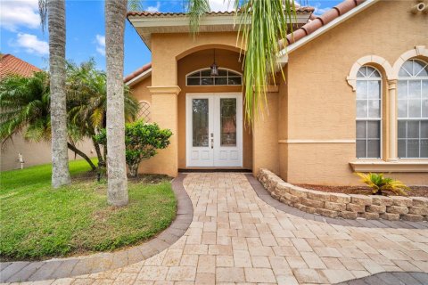 House in Orlando, Florida 5 bedrooms, 287.53 sq.m. № 2220058