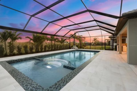 House in Bradenton, Florida 4 bedrooms, 294.78 sq.m. № 2096210 - photo 5