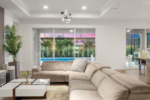 House in Bradenton, Florida 4 bedrooms, 294.78 sq.m. № 2096210 - photo 2