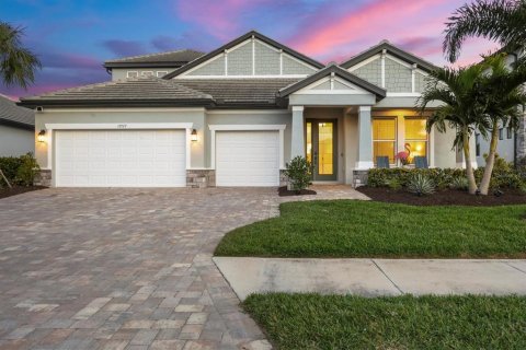 House in Bradenton, Florida 4 bedrooms, 294.78 sq.m. № 2096210