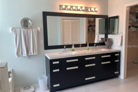 Villa ou maison à louer à Bradenton, Floride: 2 chambres, 160.72 m2 № 1778758 - photo 11